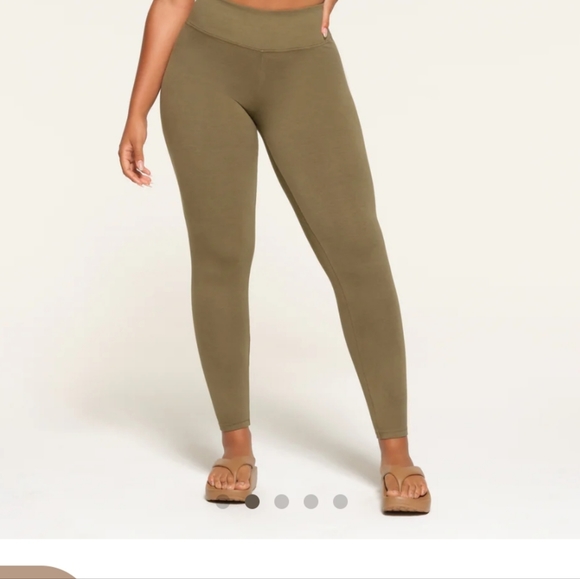 SKIMS XS OUTDOORHIGH-WAISTED LEGGING - Picture 2 of 5